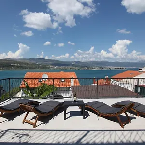 With Terrace And Sea View - Lucic Apartament